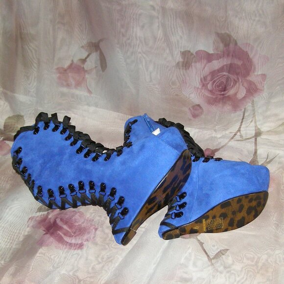 NIB RARE size 9 Bettie Page "Tina" Corset wedges in ROYAL BLUE - Picture 10 of 16